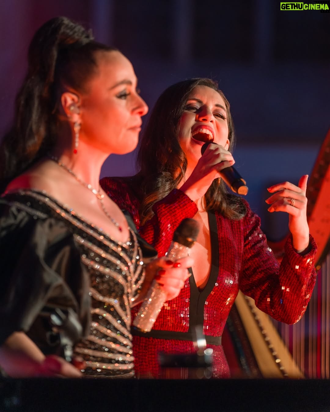 Trijntje Oosterhuis - 10.3K Likes - Wat een afsluiter van het jaar. 🎄Mijn laatste concert samen met the one and only @trijntjeoosterhuis! Wat een vakvrouw, ik heb met bewondering naast haar gestaan. Dank je wel, Trijntje, voor de uitnodiging ♥️ en tot de volgende 😉

Look by @martvissernl
Photo @jaapkroonfotografie