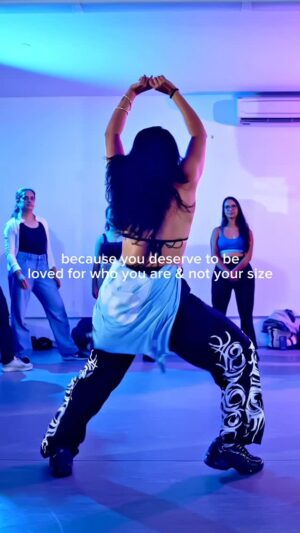 Tushita Shrivastav Instagram - trying to be *PERFECT* for everyone else took away from my self-trust - showing up for myself in ways that fueled me was when i finally felt like me again ❤️
im so excited to work with yall in my new performance lab series in jan! we’re about to have some fun 💥