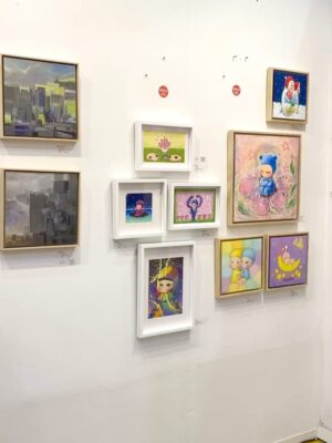 Tymee Instagram - 서울아트쇼2025 감사히 마무리 했습니다.
24일부터 28일까지 매일 코엑스에서 
많은 분들과 인사 나누며 좋은 추억을 쌓았습니다.
추운 날씨에도 귀한 시간 내주시고 발걸음 해주신 모든 분들, 그리고 사랑스런 제 작품들 소장해주신 콜렉터분들 감사합니다.

예술과 창작에 대해 더 많이 고민하고 성숙해지는 시간들을 갖고, 내년엔 더 성장한 모습으로 작품을 대해보려 합니다.
그림 세계는 참 어렵고 복잡하다가도 엄청나게 즐겁네요. 
앞으로의 제 창작들이 저를 행복하게 하고, 
더 많은 사람들을 밝혀주길 바라봅니다. 

늘 응원해주셔서 감사합니다.