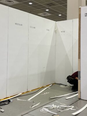 Tymee Instagram - 서울아트쇼2025 감사히 마무리 했습니다.
24일부터 28일까지 매일 코엑스에서 
많은 분들과 인사 나누며 좋은 추억을 쌓았습니다.
추운 날씨에도 귀한 시간 내주시고 발걸음 해주신 모든 분들, 그리고 사랑스런 제 작품들 소장해주신 콜렉터분들 감사합니다.

예술과 창작에 대해 더 많이 고민하고 성숙해지는 시간들을 갖고, 내년엔 더 성장한 모습으로 작품을 대해보려 합니다.
그림 세계는 참 어렵고 복잡하다가도 엄청나게 즐겁네요. 
앞으로의 제 창작들이 저를 행복하게 하고, 
더 많은 사람들을 밝혀주길 바라봅니다. 

늘 응원해주셔서 감사합니다.