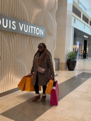 Uche Nancy Instagram - I DON’T WALK INTO 2026 PRETENDING I’M  READY 

I WALK IN  TRUSTING 🙏 GOD IS FAITHFUL.

A LITTLE SHOPPING FOR MY SELF FOR WORKING HARD 🤣❤️💃🏾💃✌️