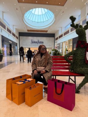 Uche Nancy Instagram - I DON’T WALK INTO 2026 PRETENDING I’M  READY 

I WALK IN  TRUSTING 🙏 GOD IS FAITHFUL.

A LITTLE SHOPPING FOR MY SELF FOR WORKING HARD 🤣❤️💃🏾💃✌️