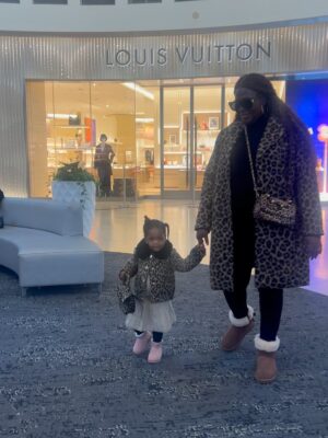 Uche Nancy Instagram - I DON’T WALK INTO 2026 PRETENDING I’M  READY 

I WALK IN  TRUSTING 🙏 GOD IS FAITHFUL.

A LITTLE SHOPPING FOR MY SELF FOR WORKING HARD 🤣❤️💃🏾💃✌️