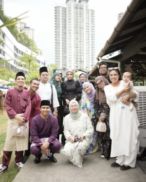Ummi Nazeera Instagram - Raya dengan kawan. ☺️
Harini last day Syawal kan? 🤔
Thanks for having me darling @mfmirafilzah