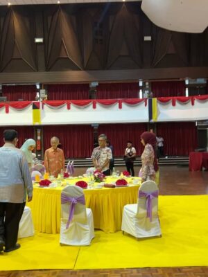 Ummi Nazeera Instagram - KanWork Charity Hi-Tea 2025
Menjunjung kasih DYMM Tengku Permaisuri Selangor atas kesudian menerima replika cek sumbangan daripada kami.
Truly honoured to be part of such a meaningful cause.. witnessing the strength, grace, and smiles of all the cancer survivors was truly inspiring. 💖✨