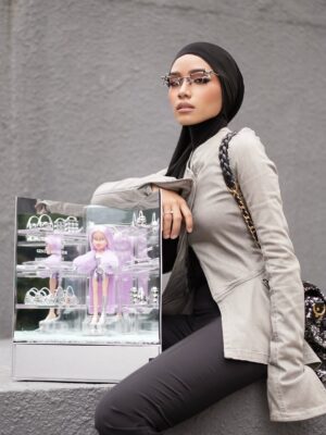 Ummi Nazeera Instagram - Lovefool me, GM.
#gentlemonsterpocketcollection
#gentlemonsterxbratz @gentlemonster @bratz