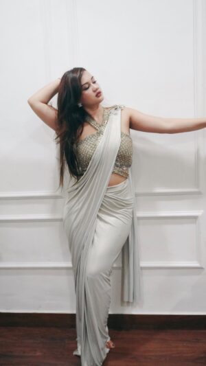 Unnati Parab Instagram - Too glam to give a damn