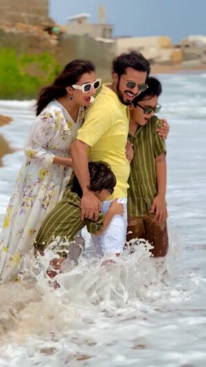 Uroosa Qureshi Instagram - Beshak sach me KHUDA hai aur WO bara meharban hai 🙏🏻
Make memories because they live forever 💛
