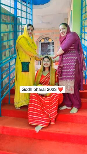 Urvi Kar Chaudhary Instagram - New year, new blessing 🙆🏻♀️❤️ baby #2 just arrived
#PregnancyAnnouncement #SecondTimeMama #Blessed #Baby2026 GrowingOurFamily MiracleInTheMaking