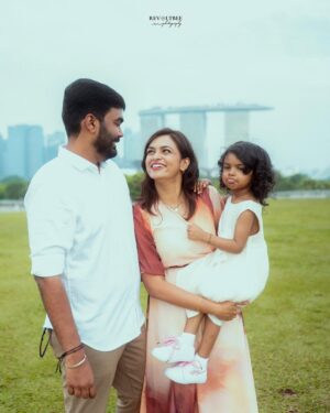 VJ Akshaya Instagram - Happiest birthday to my lil Mottu @adya_niyanthan 
I love you more than words can say. You’re my sunshine, my moon, my light, and my everything ❤️🤩

Pc: Thank you Yogesh for beautiful pictures @revoltbee_photography 😍

#vjakshaya #adyaturns3 #mylilmottu #singapore