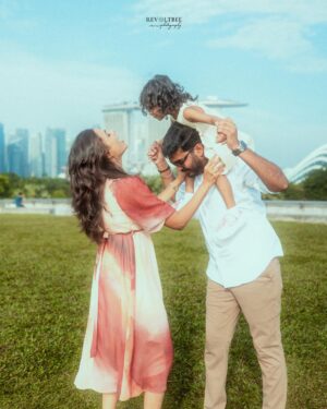 VJ Akshaya Instagram - Happiest birthday to my lil Mottu @adya_niyanthan 
I love you more than words can say. You’re my sunshine, my moon, my light, and my everything ❤️🤩

Pc: Thank you Yogesh for beautiful pictures @revoltbee_photography 😍

#vjakshaya #adyaturns3 #mylilmottu #singapore