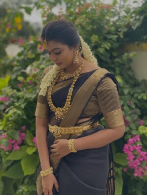 VJ Mounika Instagram - 🖤🖤🖤🖤🖤🖤🖤🖤

Black saree on, standards high, energy higher.

Jewellery: @gold_copy1486 
Pc : @kuttymani89 
Hair do : @balajii__6