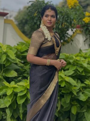 VJ Mounika Instagram - 🖤🖤🖤🖤🖤🖤🖤🖤

Black saree on, standards high, energy higher.

Jewellery: @gold_copy1486 
Pc : @kuttymani89 
Hair do : @balajii__6