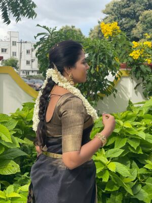 VJ Mounika Instagram - 🖤🖤🖤🖤🖤🖤🖤🖤

Black saree on, standards high, energy higher.

Jewellery: @gold_copy1486 
Pc : @kuttymani89 
Hair do : @balajii__6