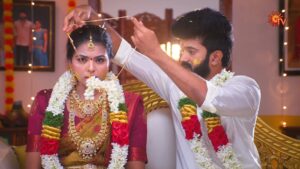 VJ Mounika Instagram - Epdiyo Aadhirai nenachathu nadanthuduchu! 💯
மருமகள் | Mon - Sat | 8 PM
#SunTV #Marumagal #MarumagalOnSunTV #Serials #TamilSerials #SunReels #SunShorts