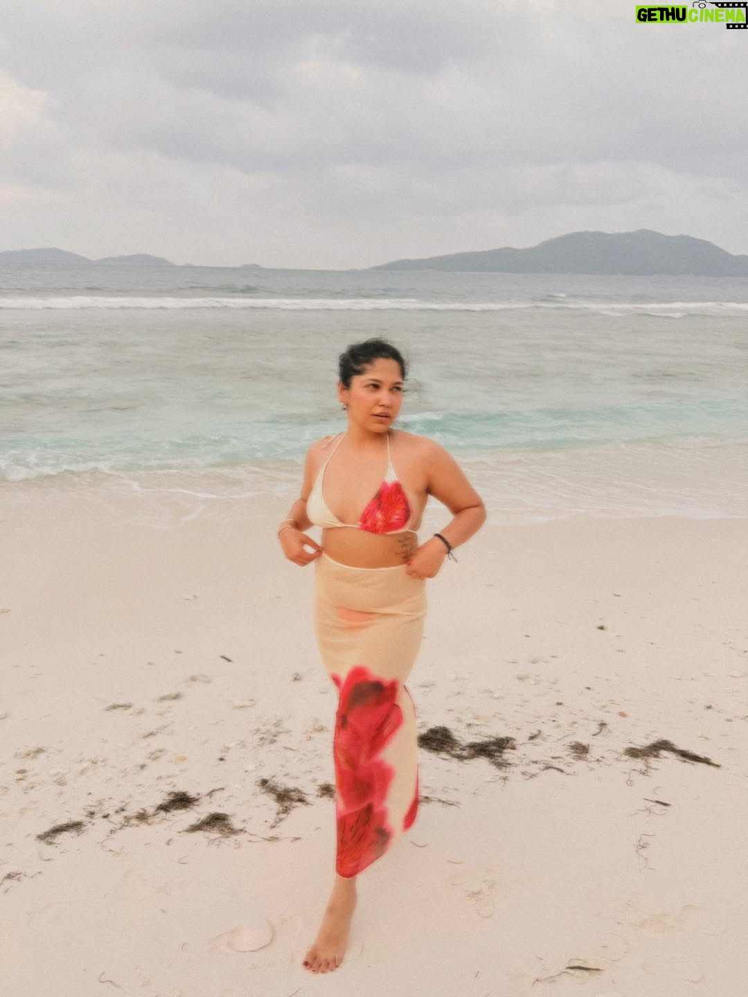 Vagmita Jiji - 55.8K Likes - a little tum tum never hurt anyone

#beach #bodypositivity #seychelles #travel #travelling