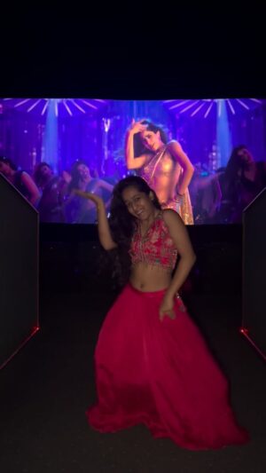Vaidehi Instagram - THIRCHI NIGAYE MERE DIL PE GIRAYE RE BIJURIAAA😍😍🔥🔥 @janhvikapoor maam❤️ RATE THE SYNC🫶
•
#bijuria #janhvikapoor #reels #fypシ #vaidehi_theperformer