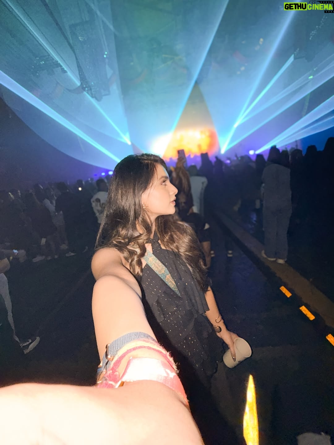 Vaidehi Nair - 3.5K Likes - If looks could dance ✨❤️
-
-
-
-
-
-
-
-
-
-
#vaidehiians #fyp #concert #techno #foryou