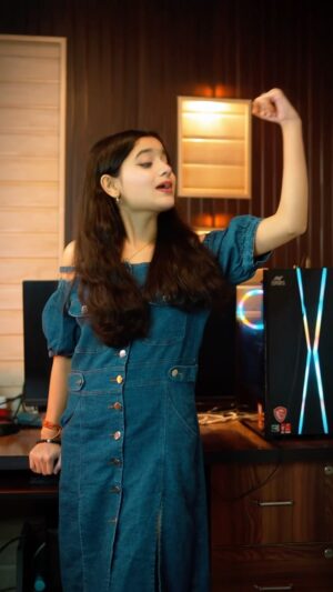 Vaishnavi Seth Instagram - Pistol rakhe😎😗🫵🏻🧿
.
#reels #reelsinstagram #reelsitfeelsit
