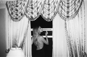 Valentina Hites Instagram - get unready w me 

📷 @nickofford
