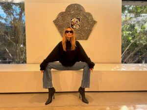 Valentina Hites Instagram - In the hood ⭐️ @designdistrictofficial x @runawaynewyork #ad

Big love to @jeffreydeitchgallery @allseeingmedia