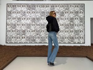 Valentina Hites Instagram - In the hood ⭐️ @designdistrictofficial x @runawaynewyork #ad

Big love to @jeffreydeitchgallery @allseeingmedia
