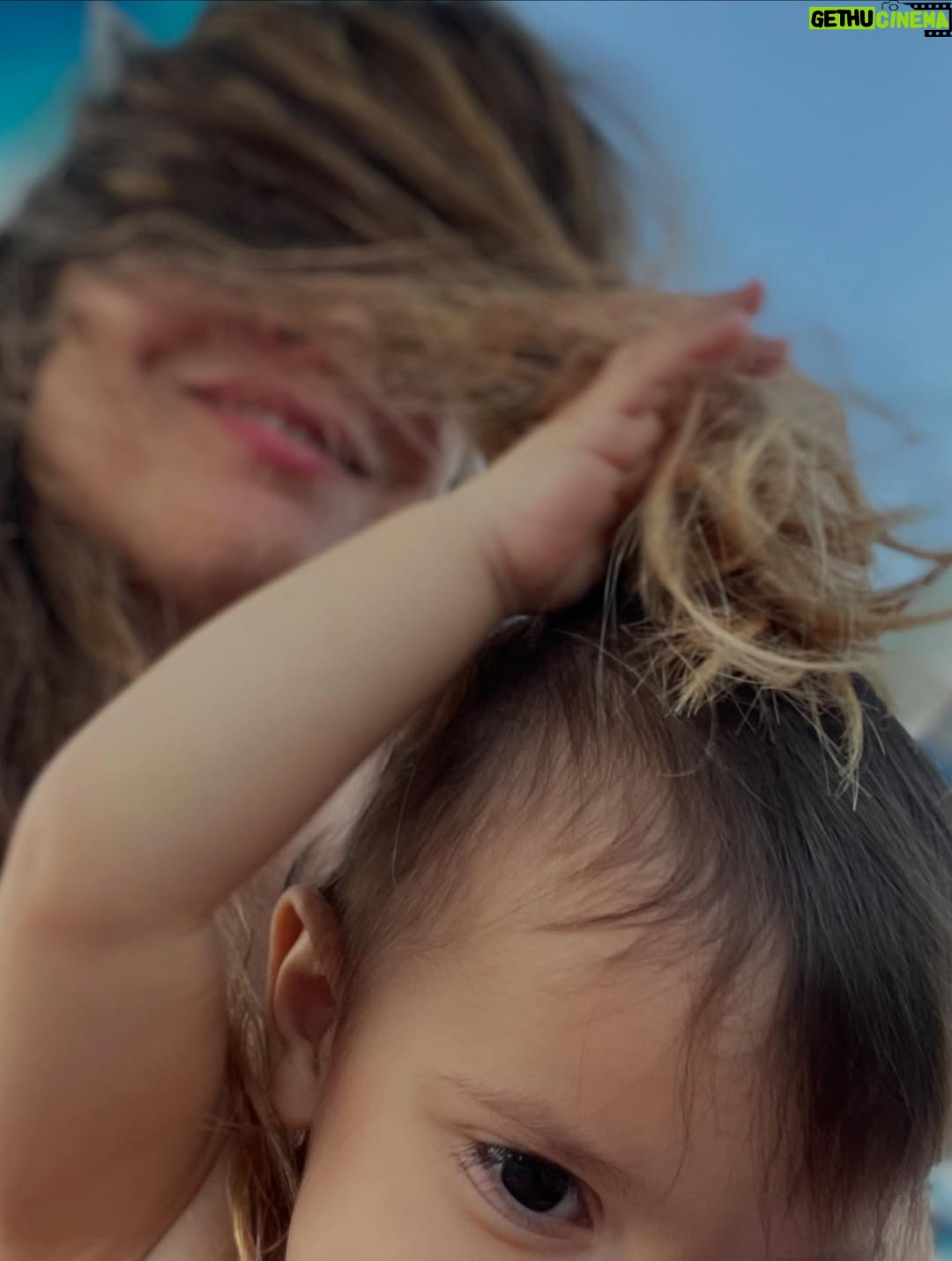 Valeria Bilello - 3.1K Likes - Verso Sud, tra cielo e mare, paletta e secchiello
ci siamo noi 🌅