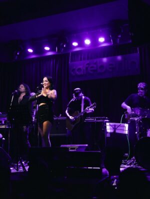 Valeria Gastaldi Instagram - Anoche fue magia ✨
Este show fue posible gracias a un equipo increíble 🖤
Gracias por tanto amor, trabajo y música compartida.
Look & styling: @pitudimarco @lucasalvok @muchopeluqueria @rent.comite
Director musical: @mrnicogarcia
Banda: @fedepalmolella - bajo, @emmacauvet - batería, @danitorte - guitarra, @diegoortells - teclado
Coros: @ezequielamoroso.oficial
Video: @rominasosa
Fotos: @robandoinstantes - @ale_handro_
CM: @jessidanckert
🫶🏼