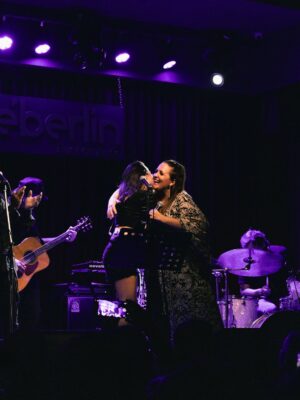 Valeria Gastaldi Instagram - Anoche fue magia ✨
Este show fue posible gracias a un equipo increíble 🖤
Gracias por tanto amor, trabajo y música compartida.
Look & styling: @pitudimarco @lucasalvok @muchopeluqueria @rent.comite
Director musical: @mrnicogarcia
Banda: @fedepalmolella - bajo, @emmacauvet - batería, @danitorte - guitarra, @diegoortells - teclado
Coros: @ezequielamoroso.oficial
Video: @rominasosa
Fotos: @robandoinstantes - @ale_handro_
CM: @jessidanckert
🫶🏼