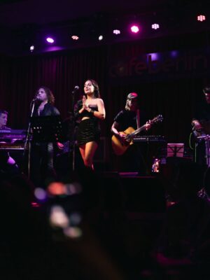 Valeria Gastaldi Instagram - Anoche fue magia ✨
Este show fue posible gracias a un equipo increíble 🖤
Gracias por tanto amor, trabajo y música compartida.
Look & styling: @pitudimarco @lucasalvok @muchopeluqueria @rent.comite
Director musical: @mrnicogarcia
Banda: @fedepalmolella - bajo, @emmacauvet - batería, @danitorte - guitarra, @diegoortells - teclado
Coros: @ezequielamoroso.oficial
Video: @rominasosa
Fotos: @robandoinstantes - @ale_handro_
CM: @jessidanckert
🫶🏼