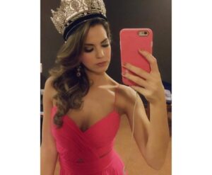 Valeria Piazza Instagram - Al parecer el 2026 está trayendo el 2016 de vuelta. Un gran año para mí 💘 así que me uno al trend con estas fotos que cumplen 10 años 🫶🏻🥹 fueron los recuerdos más lindos, sin duda fue un año en el que mi vida cambió ! #nostalgia #2016