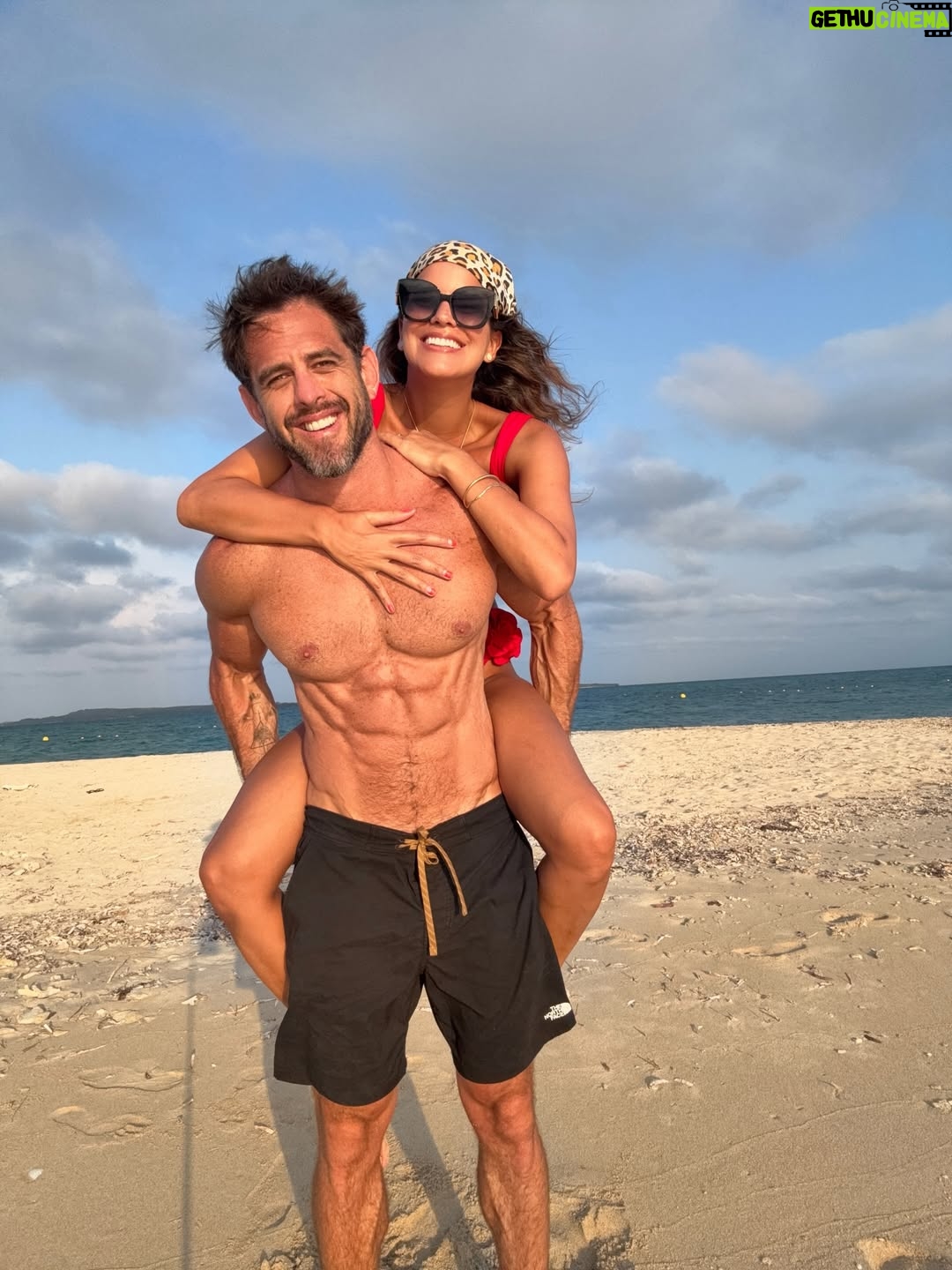 Valeria Piazza - 14.4K Likes - y para el 2026 seguir avanzando junto a mi compañera de vida, junto al alma que la mía necesita. 
•
Que voy a andar pidiendo deseos si hace 16 años ya la vida me cruzo con mucho más de lo que podría soñar.
