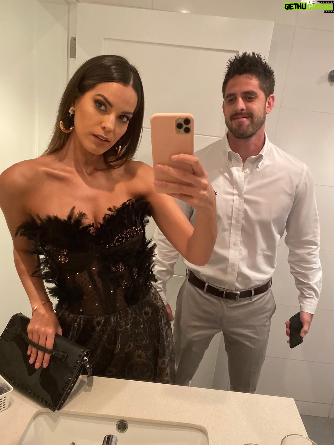 Valeria Piazza - 14.4K Likes - y para el 2026 seguir avanzando junto a mi compañera de vida, junto al alma que la mía necesita. 
•
Que voy a andar pidiendo deseos si hace 16 años ya la vida me cruzo con mucho más de lo que podría soñar.