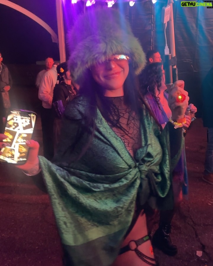 Valerie Bragg - 7.4K Likes - Recap of new years @decadencearizona 
1. W my Shayna 
2. @kaiwachiofficial 
3. Outfit 2
4. Dub day
5. With Lana 🐱
6. Under my umbrella ella ella
7. Techno babies
8. Our meal for 2 days
9. Stuuuckkk
10. W the girls @shaynaholt @summerbarkan 
11. At the rails for the first time 
12. Red tongue 👅 
13. Heading home
14. Deaddd 💀