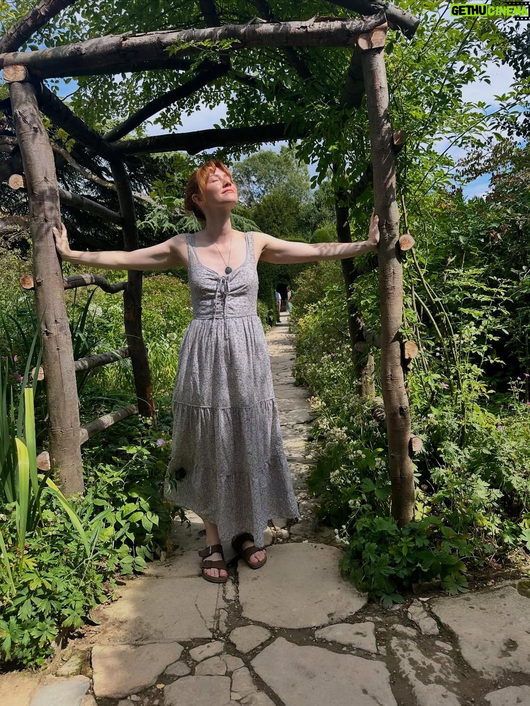 Valorie Curry - 12K Likes - UK photo dump part 2: The Cotswolds
It’s shocking I actually came back.