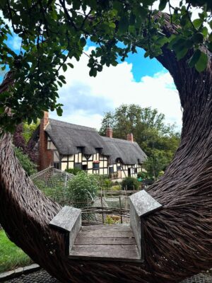 Valorie Curry Instagram - UK photo dump part 2: The Cotswolds
It’s shocking I actually came back.