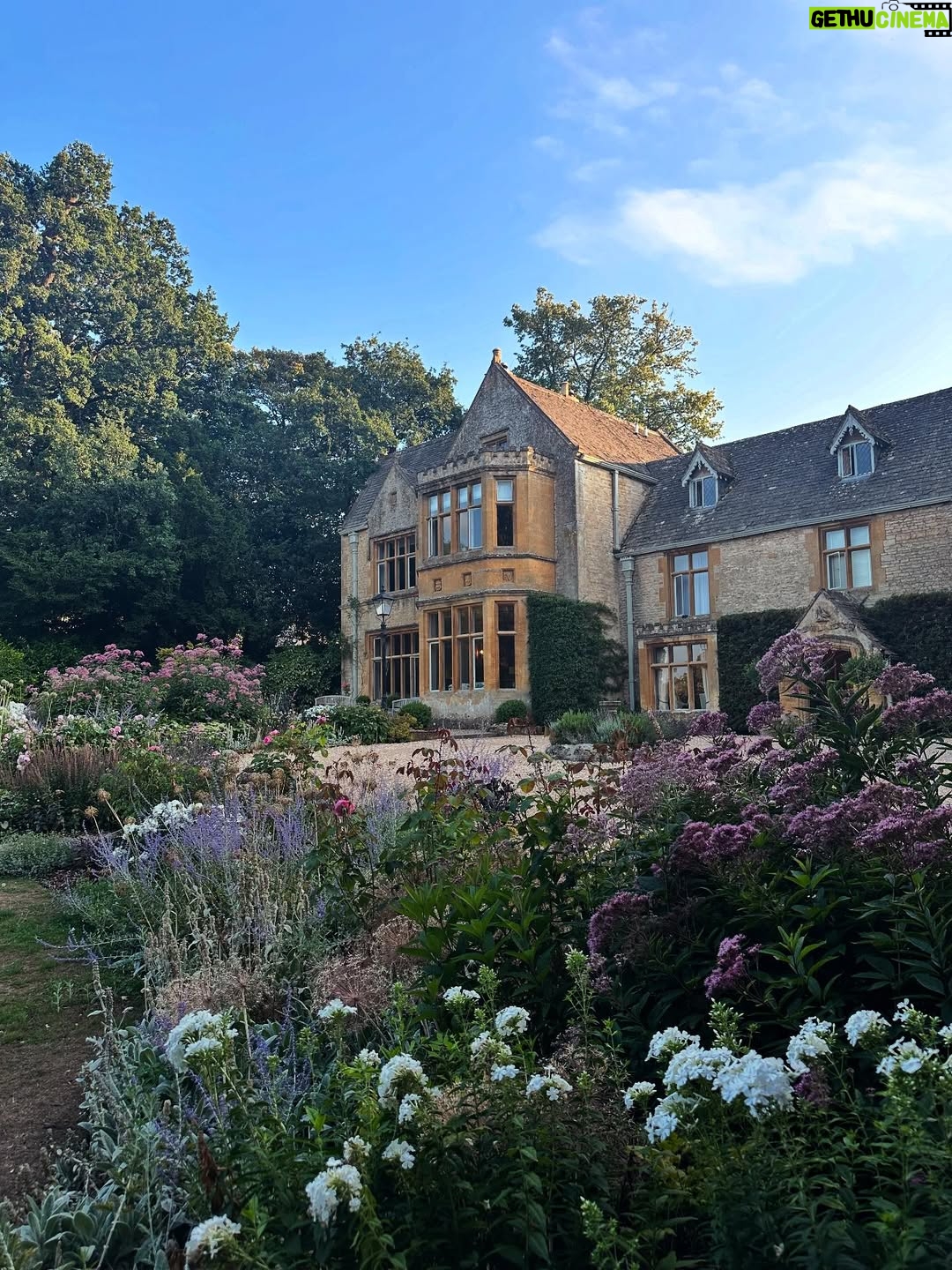 Valorie Curry - 12K Likes - UK photo dump part 2: The Cotswolds
It’s shocking I actually came back.