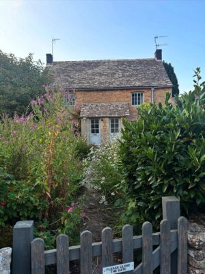 Valorie Curry Instagram - UK photo dump part 2: The Cotswolds
It’s shocking I actually came back.