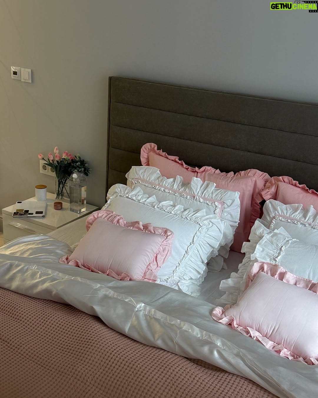 Valya Karnaval - 210.6K Likes - home home home