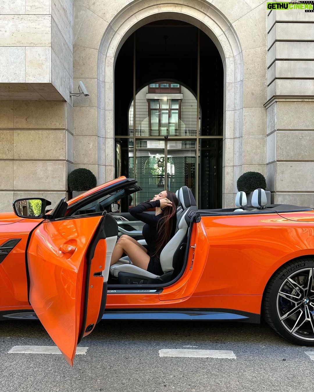 Valya Karnaval - 298.7K Likes -  1🧡