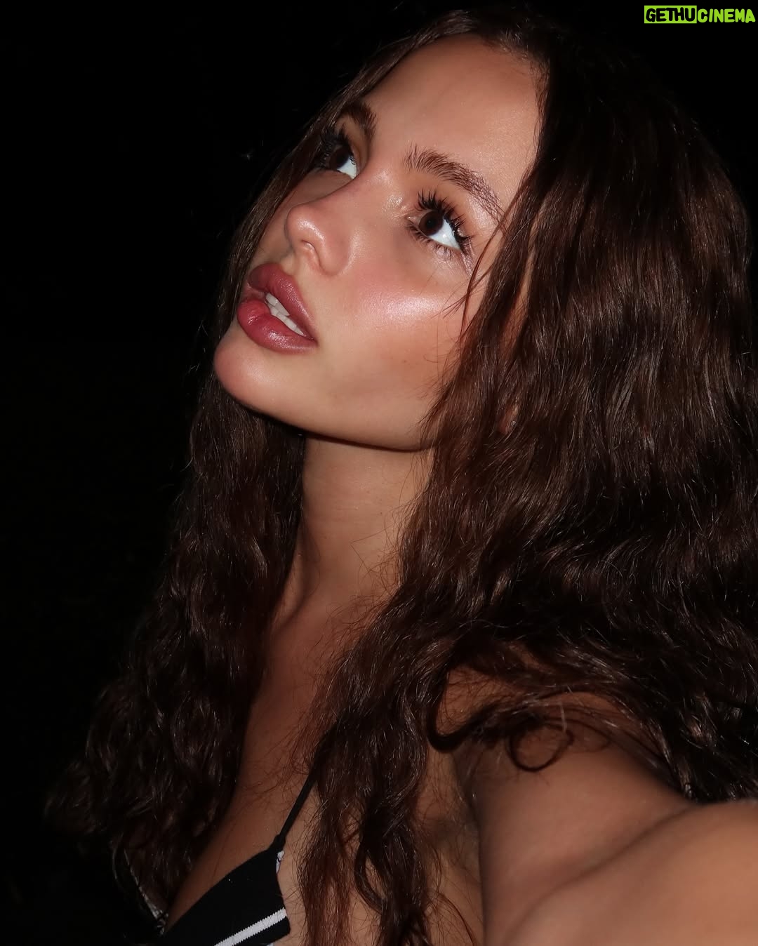 Valya Karnaval - 243.1K Likes - 👽