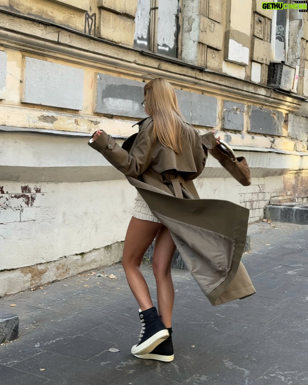 Valya Karnaval - 236.4K Likes - 🍂