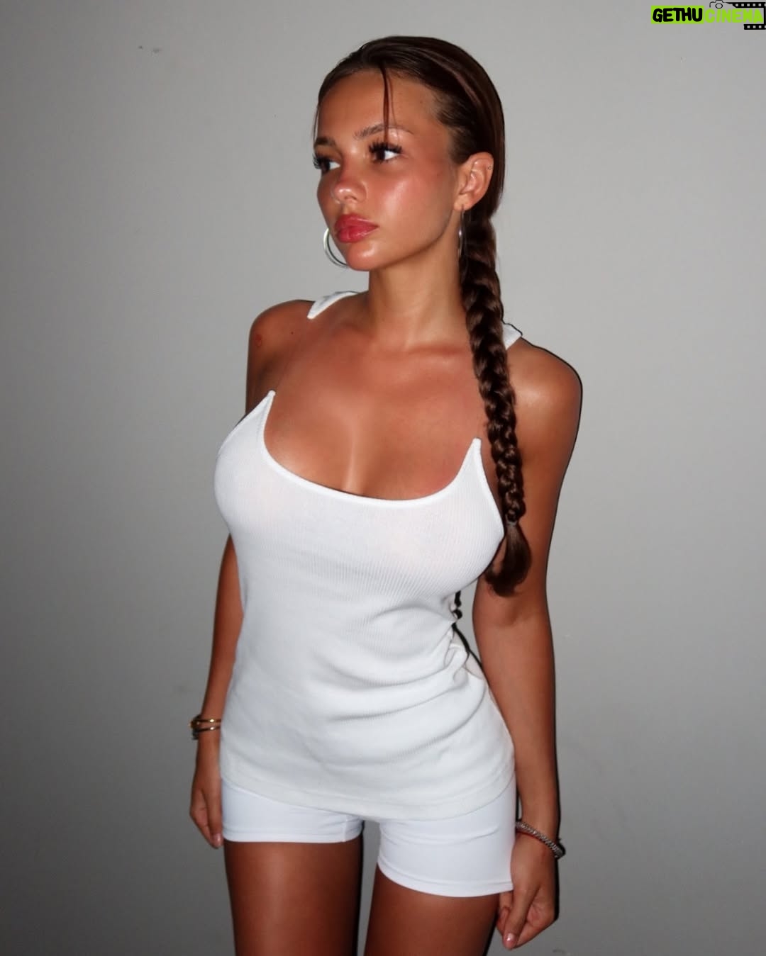 Valya Karnaval - 263.1K Likes - 🐒🌴