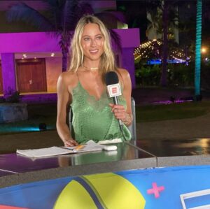 Vanessa Huppenkothen Instagram - ESPN,
Te confieso que me costó mucho tomar la decisión, fuiste mi casa por 9 años, mi refugio y mi lugar feliz, el Disney de los deportes!
Cierro un grandioso capítulo en mi vida que me enseñó, me permitió crecer, desarrollarme, aprender y sacar lo mejor de mí.
Me llevo los mejores recuerdos y la fortuna de haber conocido grandes personas.
Armando, gracias por abrirme las puertas cuando todo estaba perdido, gracias por hacerme una mejor profesional y creer en mi; fuiste un jefe extraordinario.
Gracias Rodolfo por permitirme trabajar en el líder mundial.
Gracias Manu por tus consejos, regaños, apoyo y pláticas que me han hecho mejor persona.
Gracias Sel por ser gran jefa y hoy, gran amiga.
Gracias Ruca por sacar lo mejor de mi en cada SportSCenter y por tu amistad invaluable!
Gracias Mike y Tun Tun porque hacer sus Shows me ponía demasiado feliz, son tremendos!
Gracias José Ramón por tus consejos, pláticas y análisis! Es un honor haber trabajado contigo!
A mis compañeras y tremendas profesionales, Caro, Kary, Pau, Naty, Gaby Bibayof, Juls, Dess!
Sergio Dipp, te extraño amigo! Siempre seremos los 🦁, puro power! TQM!
Ricardo Puig, gracias xq sin tu ayuda, el sueño de estar en ESPN no se hubiera podido realizar!
Adal Franco, si, sí eres el sol de ESPN!
Fer Tirado, gracias por siempre contagiarme de tu amor por la NBA y el golf!
Gracias Jorge Eduardo, Michel, a los Toños, Eitan, Lion Lecanda por permitirme compartir SC con ustedes y aprender de su conocimiento!
Alvarito Morales, gracias por debutarme en SC, tú y yo sabemos de la “la industria”.
Mis insiders favoritos: John Sutcliff, Odin, César Caballero, Marce, Adri, Héctor, Oscar, Jesús!
Gracias Tuca por las pláticas a nada de entrar al aire, te admiro!
Hugo Sánchez, wow, fui, soy y seré siempre tu fan, el mejor!
Continúa….
