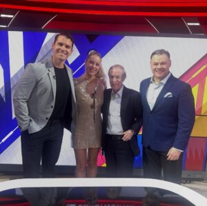 Vanessa Huppenkothen Instagram - ESPN,
Te confieso que me costó mucho tomar la decisión, fuiste mi casa por 9 años, mi refugio y mi lugar feliz, el Disney de los deportes!
Cierro un grandioso capítulo en mi vida que me enseñó, me permitió crecer, desarrollarme, aprender y sacar lo mejor de mí.
Me llevo los mejores recuerdos y la fortuna de haber conocido grandes personas.
Armando, gracias por abrirme las puertas cuando todo estaba perdido, gracias por hacerme una mejor profesional y creer en mi; fuiste un jefe extraordinario.
Gracias Rodolfo por permitirme trabajar en el líder mundial.
Gracias Manu por tus consejos, regaños, apoyo y pláticas que me han hecho mejor persona.
Gracias Sel por ser gran jefa y hoy, gran amiga.
Gracias Ruca por sacar lo mejor de mi en cada SportSCenter y por tu amistad invaluable!
Gracias Mike y Tun Tun porque hacer sus Shows me ponía demasiado feliz, son tremendos!
Gracias José Ramón por tus consejos, pláticas y análisis! Es un honor haber trabajado contigo!
A mis compañeras y tremendas profesionales, Caro, Kary, Pau, Naty, Gaby Bibayof, Juls, Dess!
Sergio Dipp, te extraño amigo! Siempre seremos los 🦁, puro power! TQM!
Ricardo Puig, gracias xq sin tu ayuda, el sueño de estar en ESPN no se hubiera podido realizar!
Adal Franco, si, sí eres el sol de ESPN!
Fer Tirado, gracias por siempre contagiarme de tu amor por la NBA y el golf!
Gracias Jorge Eduardo, Michel, a los Toños, Eitan, Lion Lecanda por permitirme compartir SC con ustedes y aprender de su conocimiento!
Alvarito Morales, gracias por debutarme en SC, tú y yo sabemos de la “la industria”.
Mis insiders favoritos: John Sutcliff, Odin, César Caballero, Marce, Adri, Héctor, Oscar, Jesús!
Gracias Tuca por las pláticas a nada de entrar al aire, te admiro!
Hugo Sánchez, wow, fui, soy y seré siempre tu fan, el mejor!
Continúa….