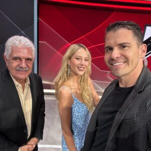 Vanessa Huppenkothen Instagram - ESPN,
Te confieso que me costó mucho tomar la decisión, fuiste mi casa por 9 años, mi refugio y mi lugar feliz, el Disney de los deportes!
Cierro un grandioso capítulo en mi vida que me enseñó, me permitió crecer, desarrollarme, aprender y sacar lo mejor de mí.
Me llevo los mejores recuerdos y la fortuna de haber conocido grandes personas.
Armando, gracias por abrirme las puertas cuando todo estaba perdido, gracias por hacerme una mejor profesional y creer en mi; fuiste un jefe extraordinario.
Gracias Rodolfo por permitirme trabajar en el líder mundial.
Gracias Manu por tus consejos, regaños, apoyo y pláticas que me han hecho mejor persona.
Gracias Sel por ser gran jefa y hoy, gran amiga.
Gracias Ruca por sacar lo mejor de mi en cada SportSCenter y por tu amistad invaluable!
Gracias Mike y Tun Tun porque hacer sus Shows me ponía demasiado feliz, son tremendos!
Gracias José Ramón por tus consejos, pláticas y análisis! Es un honor haber trabajado contigo!
A mis compañeras y tremendas profesionales, Caro, Kary, Pau, Naty, Gaby Bibayof, Juls, Dess!
Sergio Dipp, te extraño amigo! Siempre seremos los 🦁, puro power! TQM!
Ricardo Puig, gracias xq sin tu ayuda, el sueño de estar en ESPN no se hubiera podido realizar!
Adal Franco, si, sí eres el sol de ESPN!
Fer Tirado, gracias por siempre contagiarme de tu amor por la NBA y el golf!
Gracias Jorge Eduardo, Michel, a los Toños, Eitan, Lion Lecanda por permitirme compartir SC con ustedes y aprender de su conocimiento!
Alvarito Morales, gracias por debutarme en SC, tú y yo sabemos de la “la industria”.
Mis insiders favoritos: John Sutcliff, Odin, César Caballero, Marce, Adri, Héctor, Oscar, Jesús!
Gracias Tuca por las pláticas a nada de entrar al aire, te admiro!
Hugo Sánchez, wow, fui, soy y seré siempre tu fan, el mejor!
Continúa….