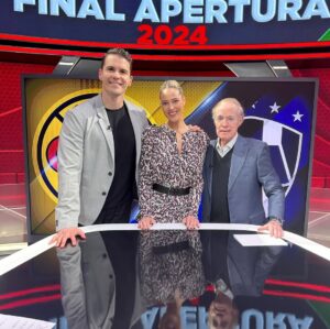 Vanessa Huppenkothen Instagram - ESPN,
Te confieso que me costó mucho tomar la decisión, fuiste mi casa por 9 años, mi refugio y mi lugar feliz, el Disney de los deportes!
Cierro un grandioso capítulo en mi vida que me enseñó, me permitió crecer, desarrollarme, aprender y sacar lo mejor de mí.
Me llevo los mejores recuerdos y la fortuna de haber conocido grandes personas.
Armando, gracias por abrirme las puertas cuando todo estaba perdido, gracias por hacerme una mejor profesional y creer en mi; fuiste un jefe extraordinario.
Gracias Rodolfo por permitirme trabajar en el líder mundial.
Gracias Manu por tus consejos, regaños, apoyo y pláticas que me han hecho mejor persona.
Gracias Sel por ser gran jefa y hoy, gran amiga.
Gracias Ruca por sacar lo mejor de mi en cada SportSCenter y por tu amistad invaluable!
Gracias Mike y Tun Tun porque hacer sus Shows me ponía demasiado feliz, son tremendos!
Gracias José Ramón por tus consejos, pláticas y análisis! Es un honor haber trabajado contigo!
A mis compañeras y tremendas profesionales, Caro, Kary, Pau, Naty, Gaby Bibayof, Juls, Dess!
Sergio Dipp, te extraño amigo! Siempre seremos los 🦁, puro power! TQM!
Ricardo Puig, gracias xq sin tu ayuda, el sueño de estar en ESPN no se hubiera podido realizar!
Adal Franco, si, sí eres el sol de ESPN!
Fer Tirado, gracias por siempre contagiarme de tu amor por la NBA y el golf!
Gracias Jorge Eduardo, Michel, a los Toños, Eitan, Lion Lecanda por permitirme compartir SC con ustedes y aprender de su conocimiento!
Alvarito Morales, gracias por debutarme en SC, tú y yo sabemos de la “la industria”.
Mis insiders favoritos: John Sutcliff, Odin, César Caballero, Marce, Adri, Héctor, Oscar, Jesús!
Gracias Tuca por las pláticas a nada de entrar al aire, te admiro!
Hugo Sánchez, wow, fui, soy y seré siempre tu fan, el mejor!
Continúa….