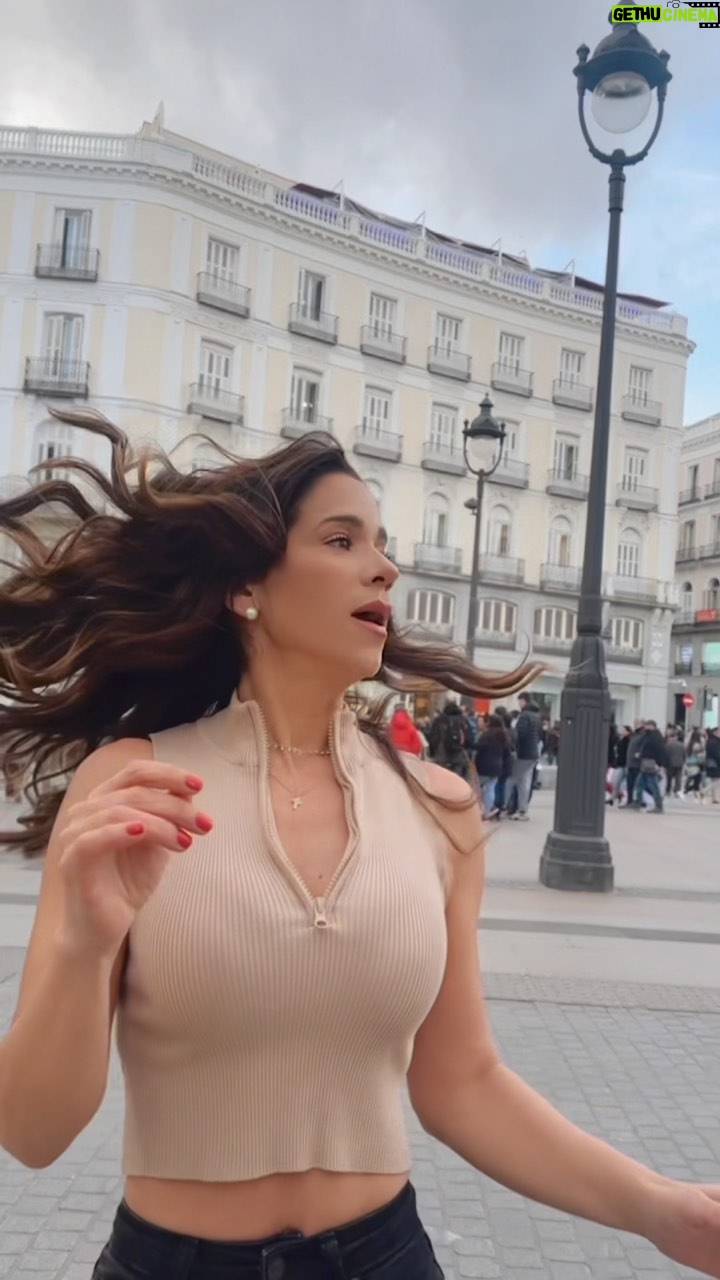 Vanessa Terkes - 15K Likes - Etiqueta a tu amiga(o) a la que le gustaría ser arresta 😱🤣 Gracias a los policías de Madrid y a todos los policías del mundo por siempre cuidarnos! 👮🏼‍♂️🚔 #madrid🇪🇸 #peruanaporelmundo #comédia #policia #españa #europa #alapoliciaselarespeta #guapos