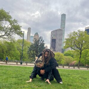 Vanessa Terkes Instagram - Sujetka y si nos tomamos una foto casual, nada posada en este parque lindo? 🤣 Mi hija es el amor de mi vida💕 como todos los hijos para sus papás; le agradezco a Dios lo bella persona que eres! Te amo ♥️