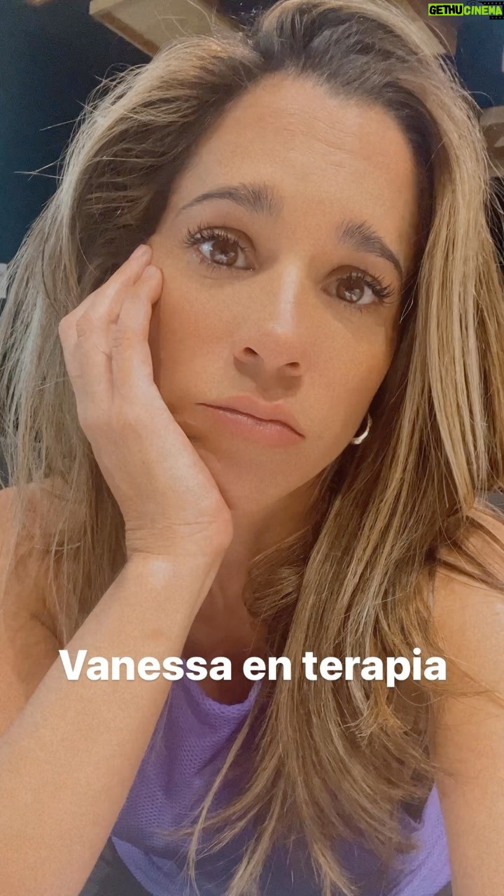 Vanessa Terkes - 9.9K Likes - En terapia 🙀